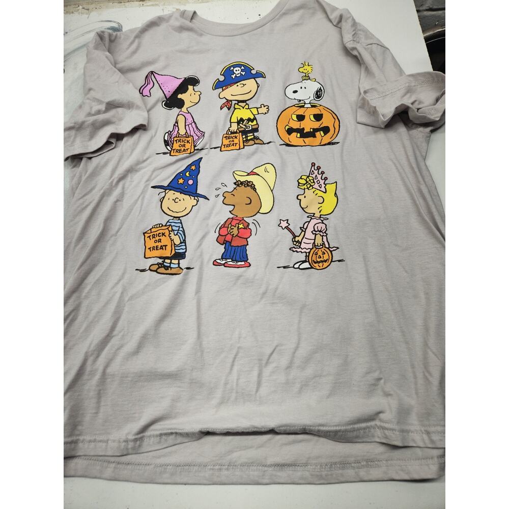Peanuts Halloween Shirt Adult XL Trick Or Treat Snoopy Charlie Brown Sally